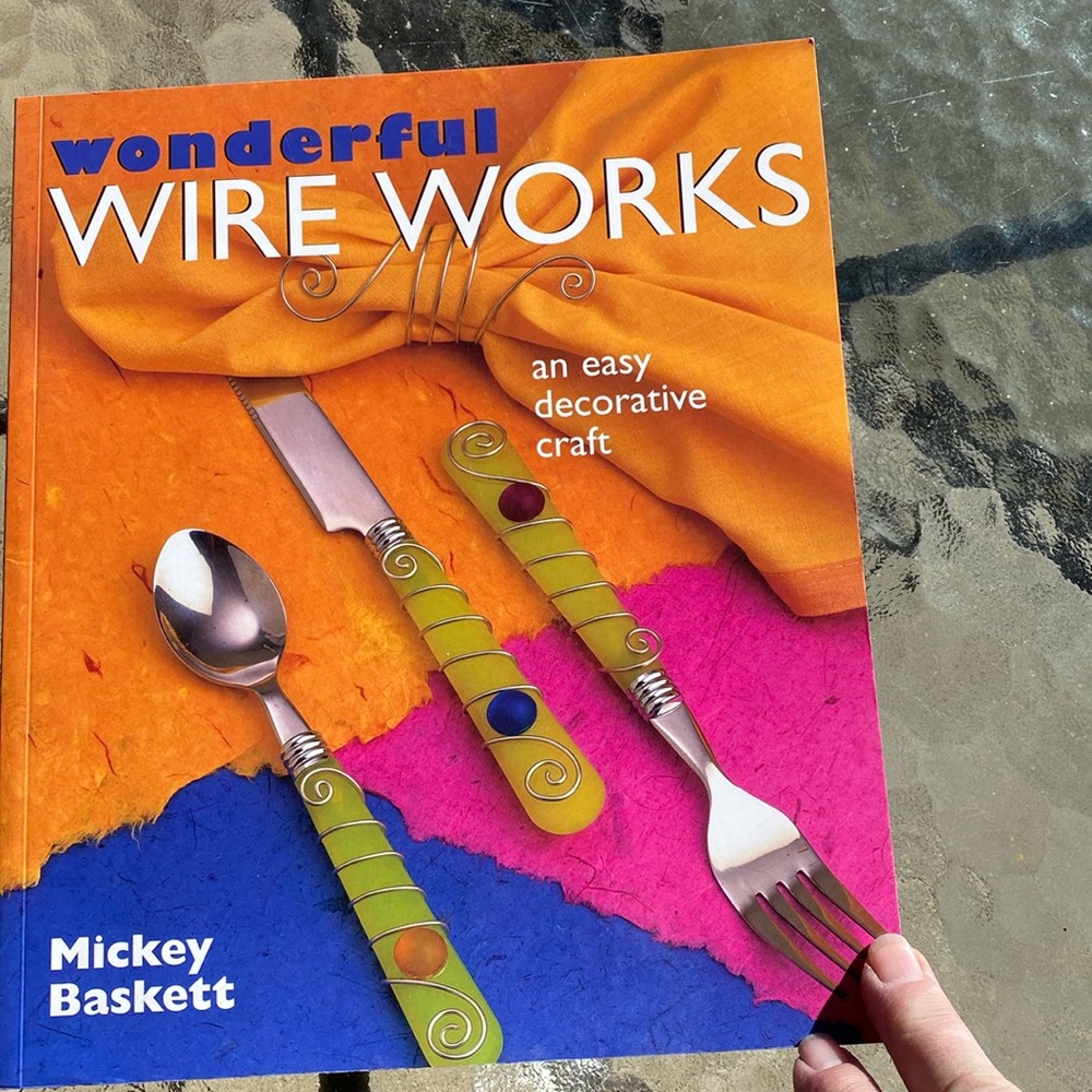 Wonderful wire works and easy decorative craft 128 pages ￼